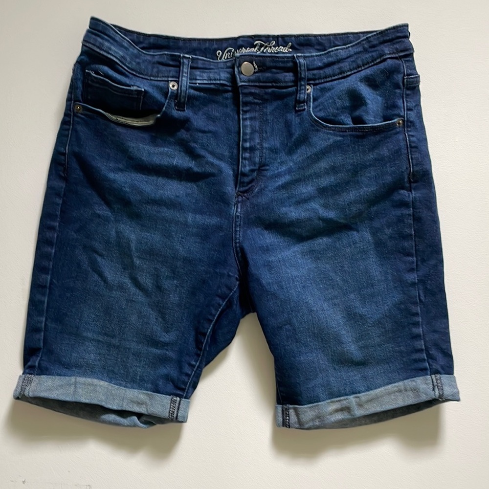 Universal Thread Stretch Bermuda High Rise Jean Shorts Size 14/32